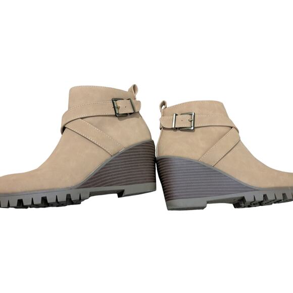 St. John's Bay wedge boots - Picture 3 of 10